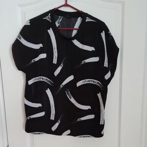 Simons Black and White Top